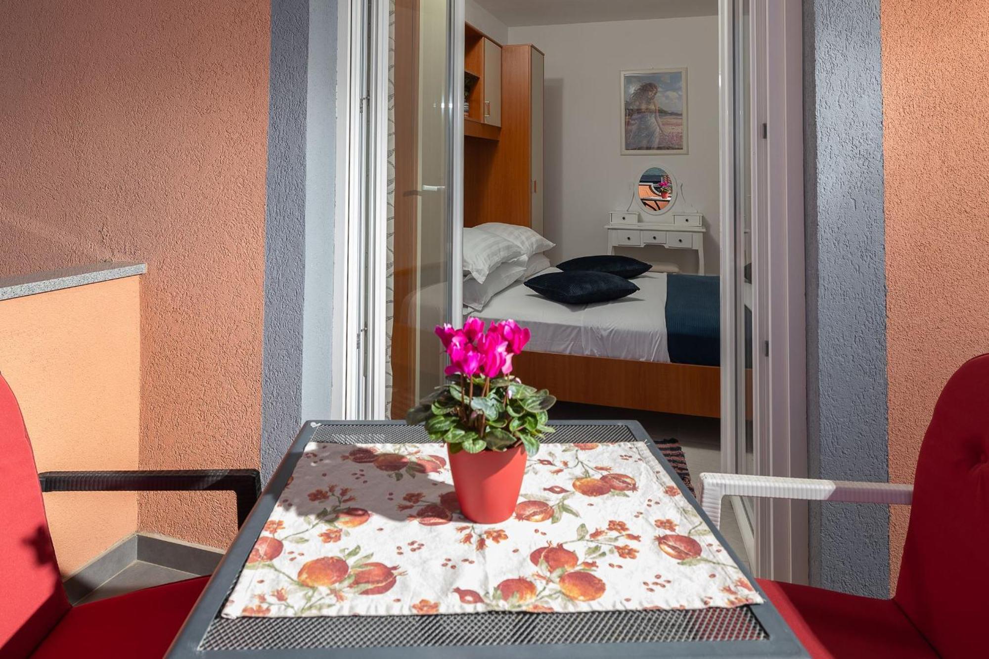 Apartments Mikanovic Криквеница Екстериор снимка