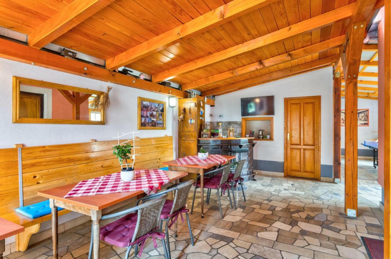 Apartments Mikanovic Криквеница Екстериор снимка